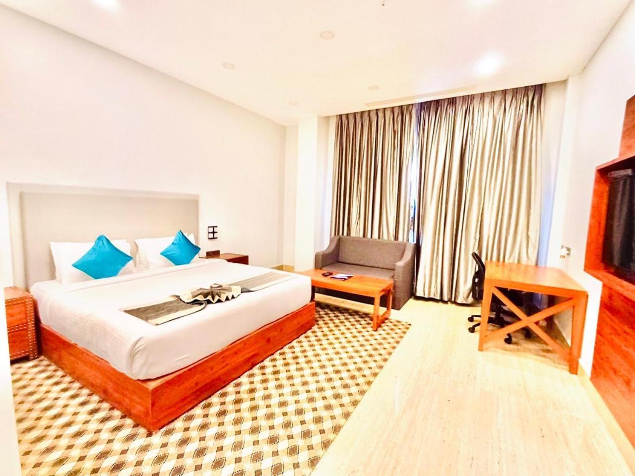 Seven Hills Hotel 푸리 외부 사진